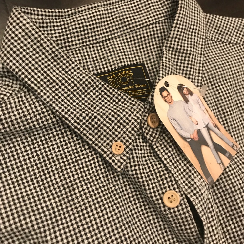 🆕 Riot Button Down - Picture 3 of 7